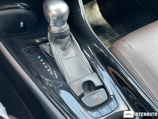 Toyota C-HR 44 interauto-car