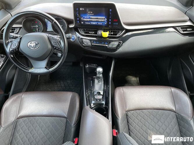 Toyota C-HR 37 interauto-car
