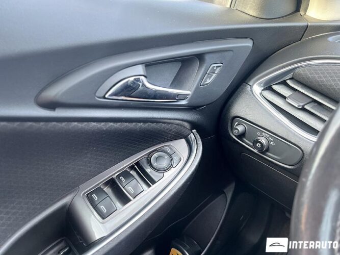 Chevrolet Malibu 37 interauto-car