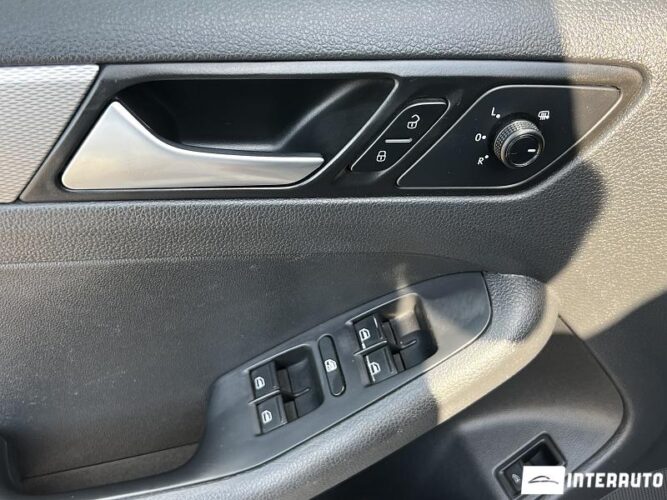 Volkswagen Jetta 41 interauto-car