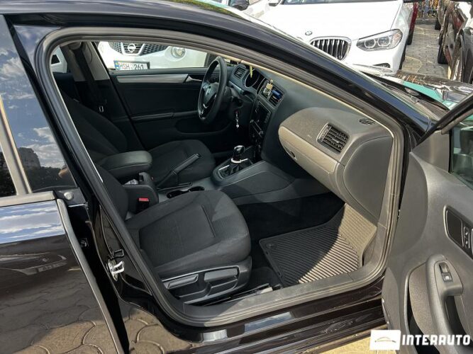 Volkswagen Jetta 33 interauto-car