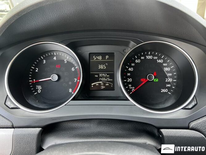 Volkswagen Jetta 37 interauto-car