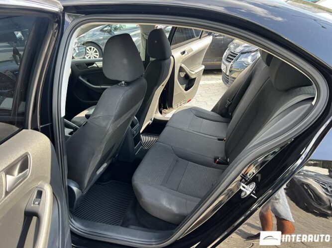 Volkswagen Jetta 34 interauto-car