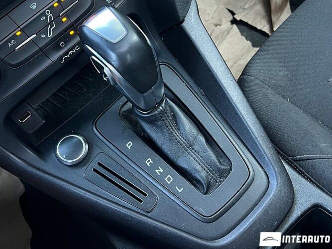 Ford Focus 41 interauto-car