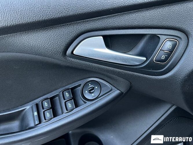 Ford Focus 34 interauto-car