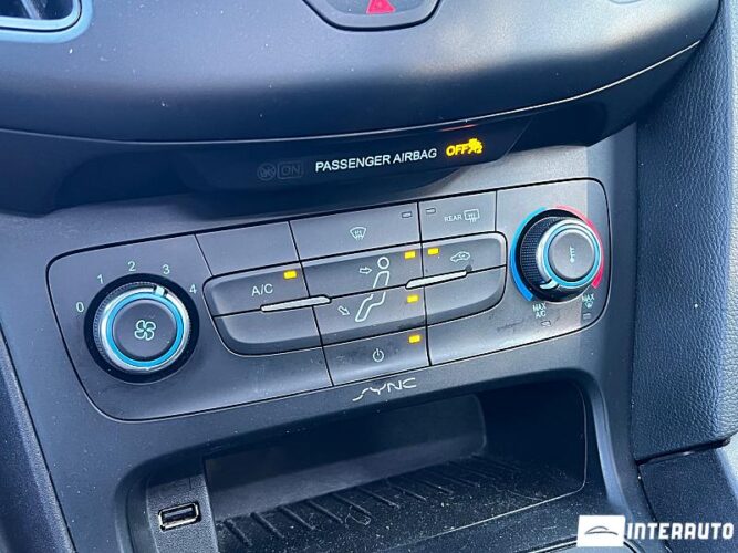 Ford Focus 42 interauto-car