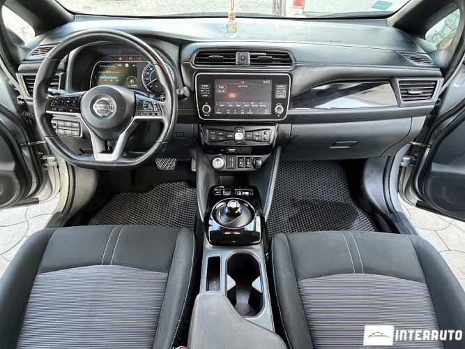 Nissan Leaf 35 interauto-car