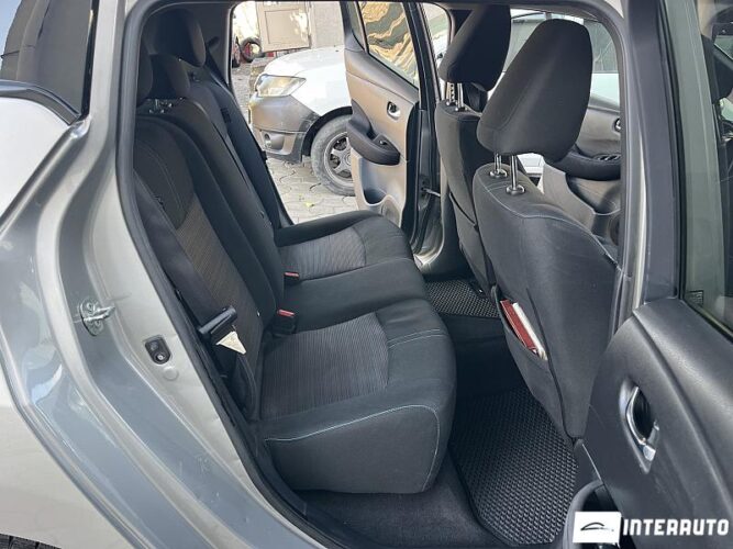Nissan Leaf 44 interauto-car
