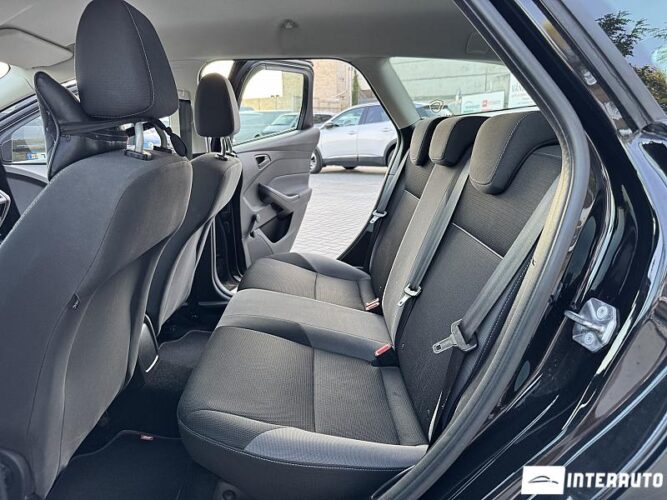 Ford Focus 41 interauto-car