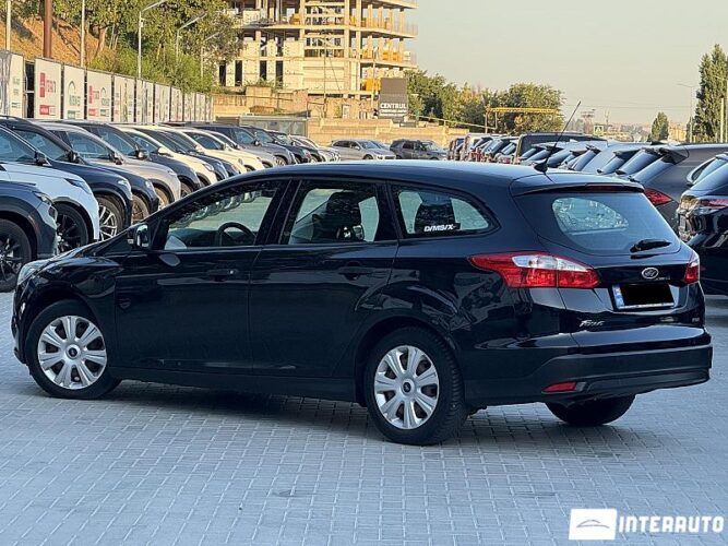 Ford Focus 33 interauto-car