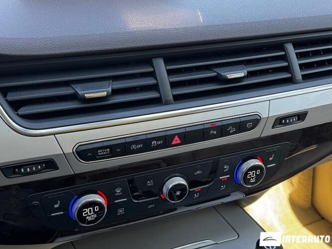 Audi Q7 51 interauto-car