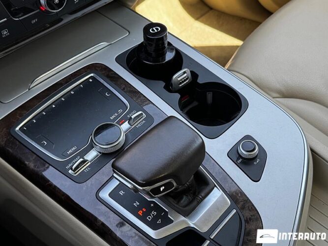 Audi Q7 52 interauto-car