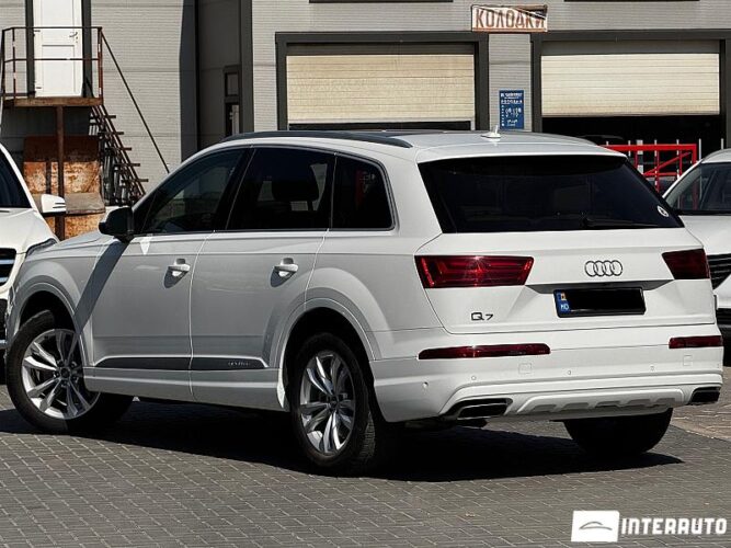 Audi Q7 42 interauto-car
