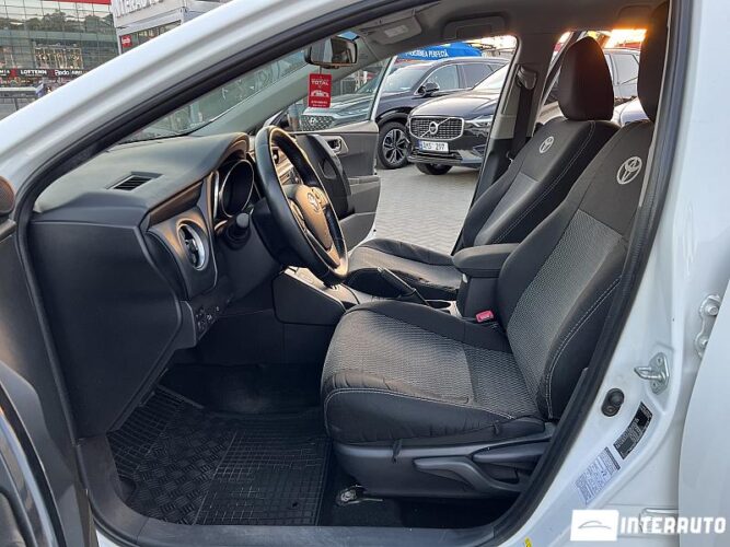 Toyota Auris 34 interauto-car