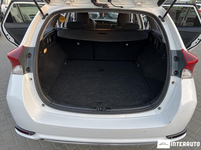 Toyota Auris 48 interauto-car