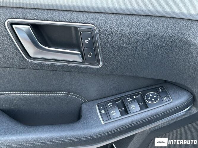 Mercedes E 220 4Matic 37 interauto-car