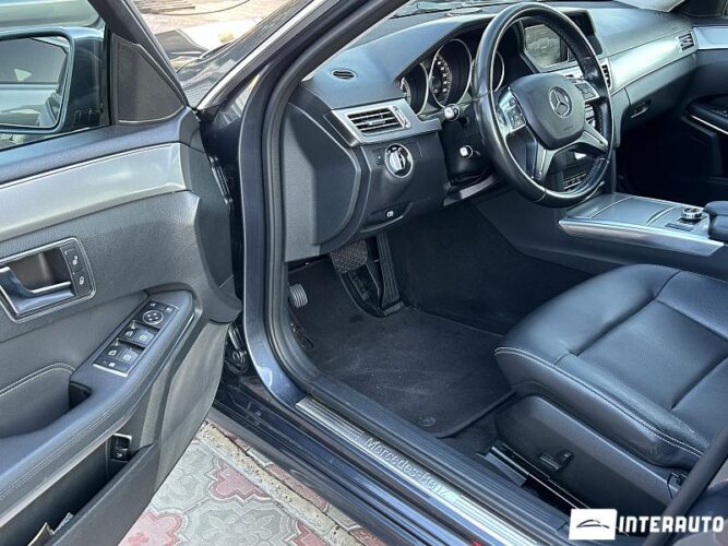 Mercedes E 220 4Matic 36 interauto-car