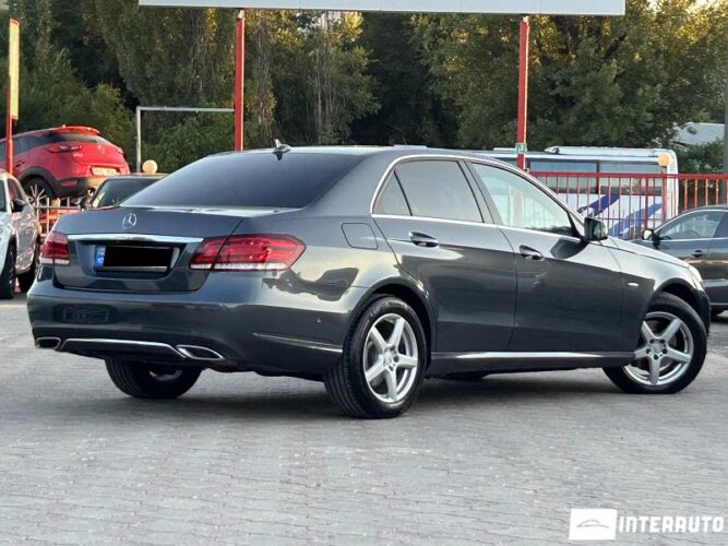 Mercedes E 220 4Matic 34 interauto-car