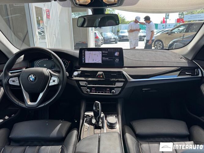 BMW 530e 36 interauto-car