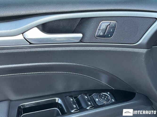 Ford Fusion 41 interauto-car