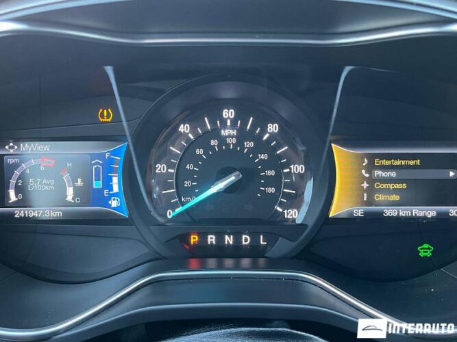 Ford Fusion 34 interauto-car