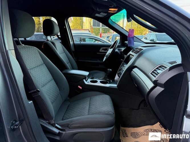 Ford Explorer 44 interauto-car