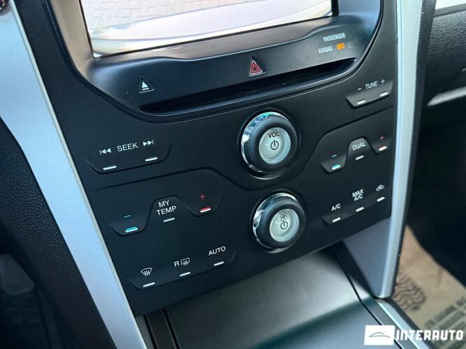 Ford Explorer 42 interauto-car