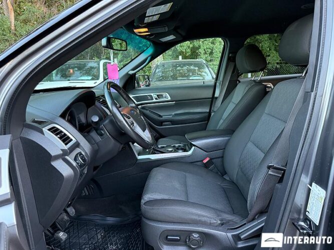 Ford Explorer 34 interauto-car