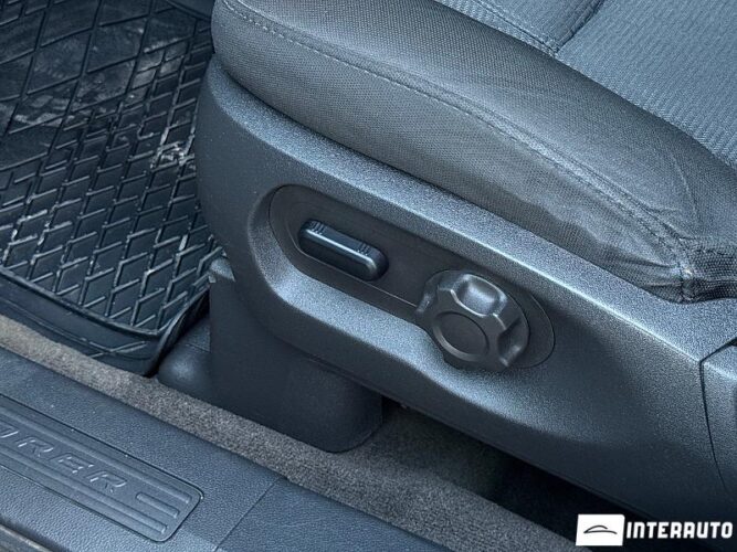 Ford Explorer 37 interauto-car