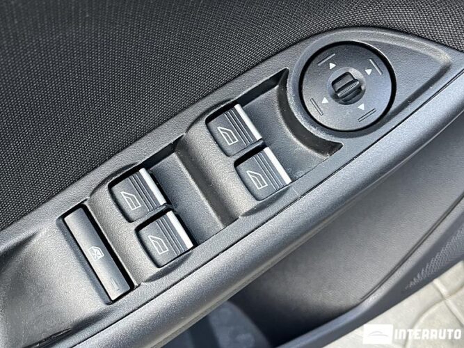 Ford Focus 34 interauto-car