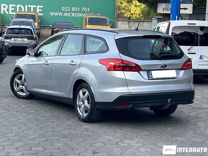 Ford Focus 33 interauto-car
