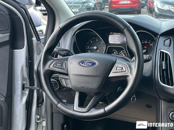 Ford Focus 38 interauto-car