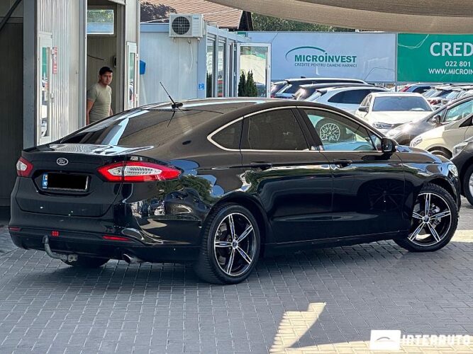 Ford Fusion 33 interauto-car