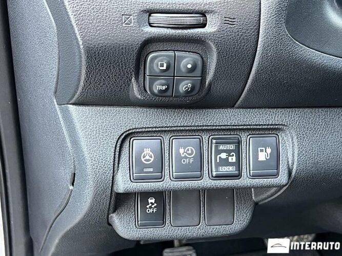 Nissan Leaf 42 interauto-car