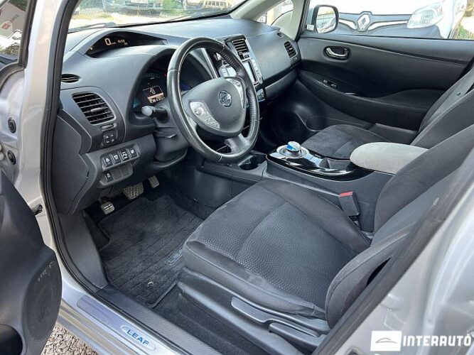 Nissan Leaf 38 interauto-car