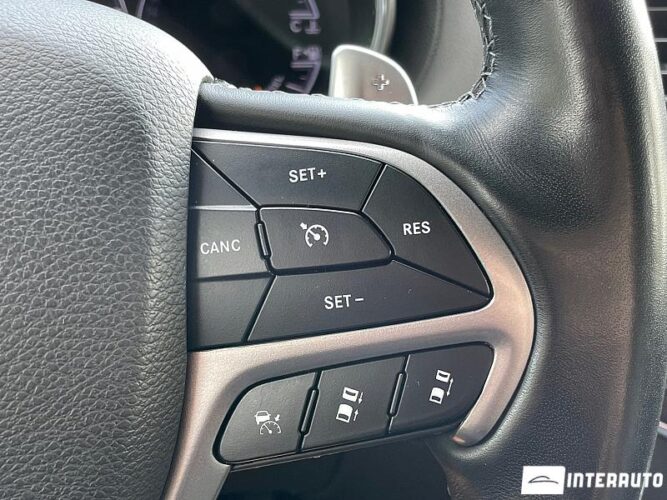 Jeep Grand Cherokee 46 interauto-car