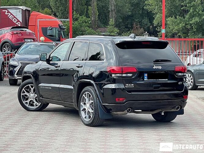 Jeep Grand Cherokee 38 interauto-car