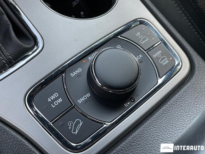 Jeep Grand Cherokee 52 interauto-car