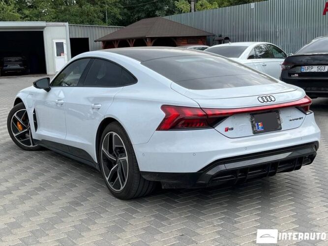 Audi RS E-tron GT 34 interauto-car