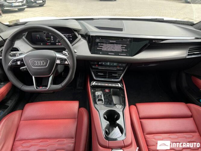 Audi RS E-tron GT 39 interauto-car