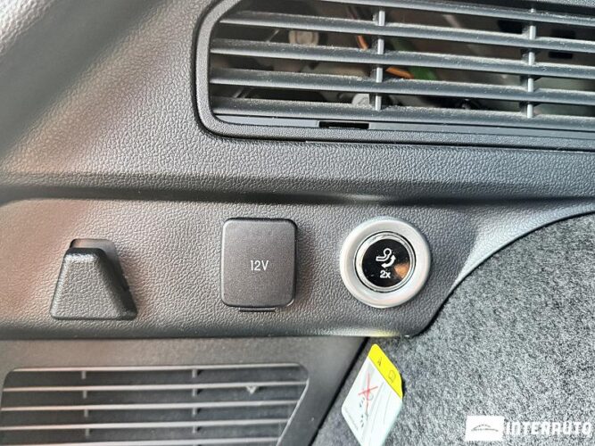 Ford Kuga 50 interauto-car