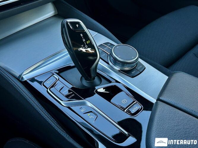 BMW 530e 44 interauto-car