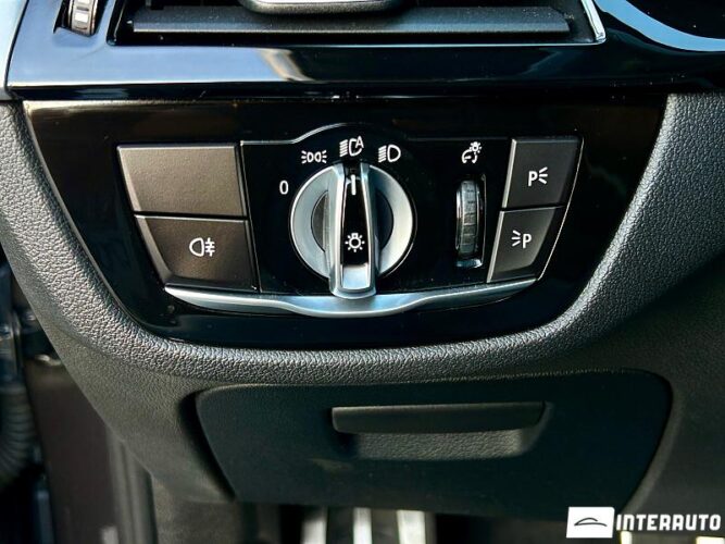 BMW 530e 36 interauto-car