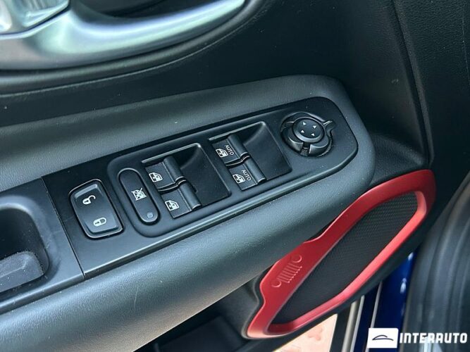 Jeep Renegade 37 interauto-car