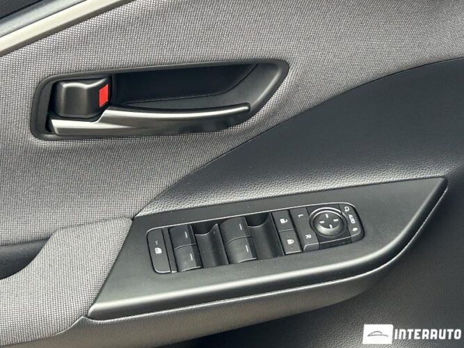 Toyota C-HR 37 interauto-car