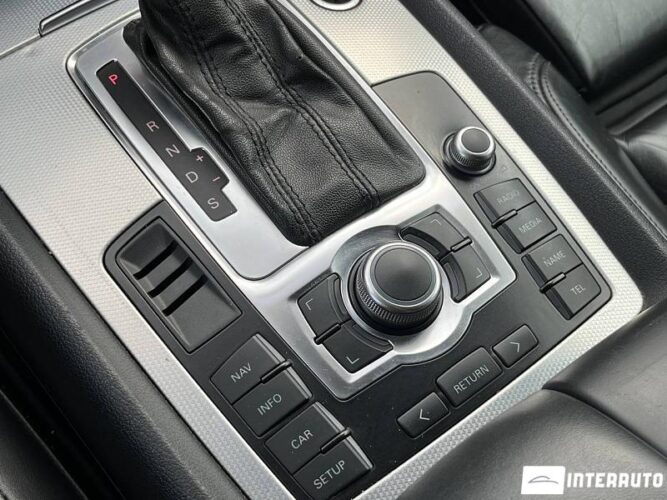 Audi Q7 44 interauto-car