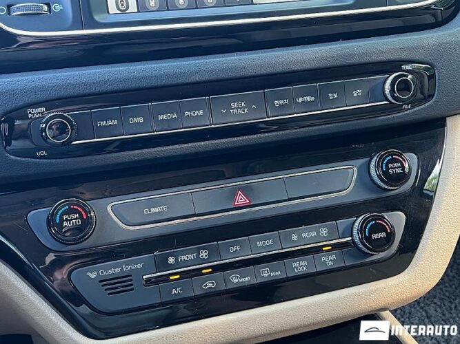 Kia Carnival 52 interauto-car