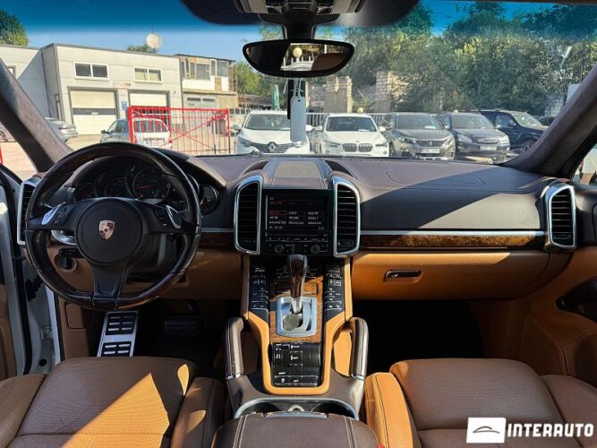 Porsche Cayenne 33 interauto-car