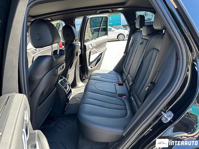 BMW X5 4.0i 40 interauto-car