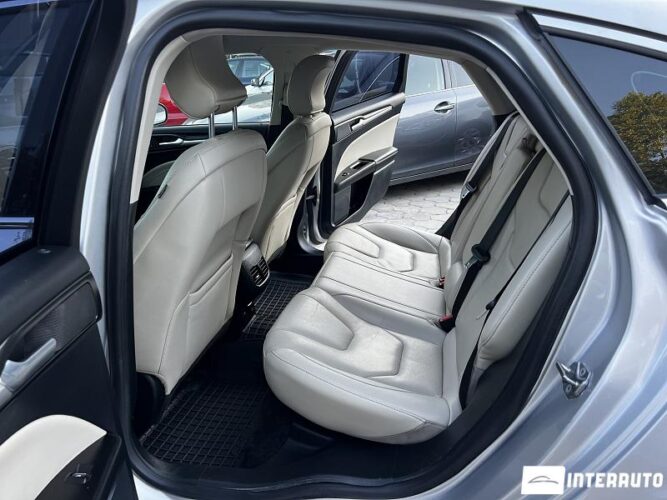Ford Fusion 37 interauto-car